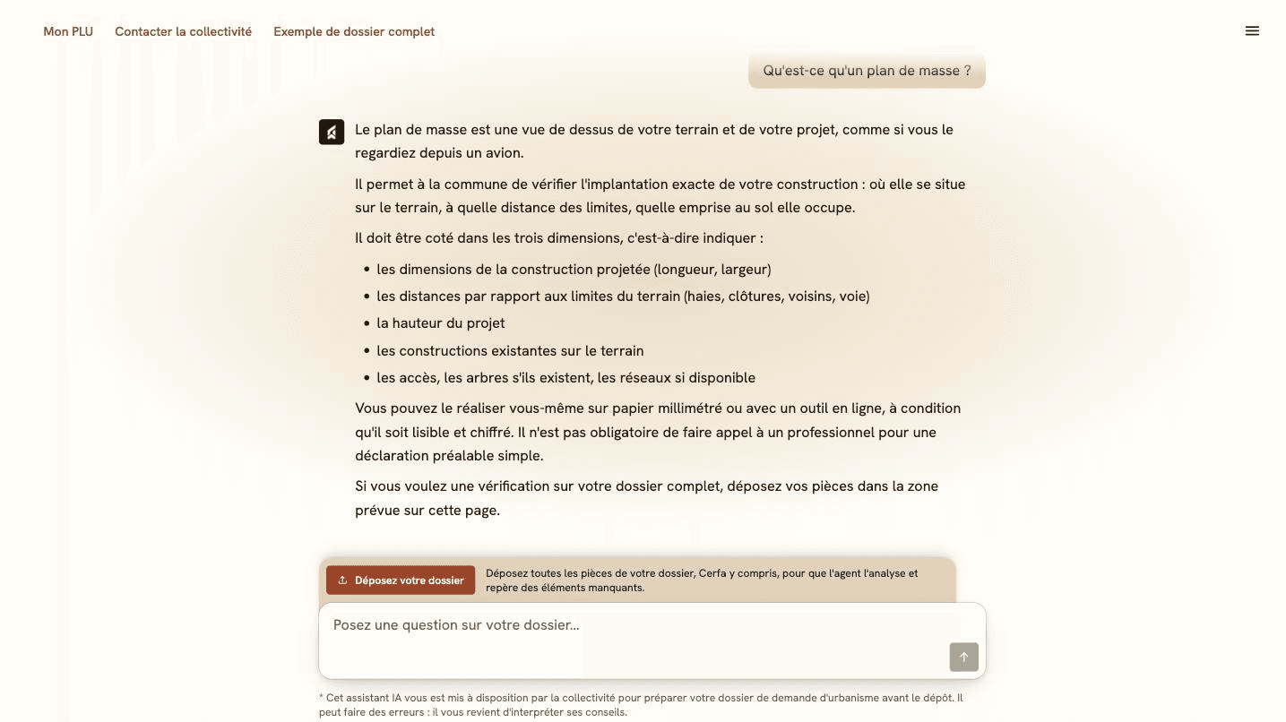 Réponse de l’agent à « Qu’est-ce qu’un plan de masse ? » : une vue de dessus du terrain, cotée dans les trois dimensions, réalisable soi-même sur papier millimétré